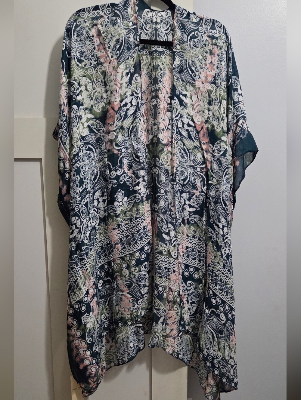 NWT - Moss Rose - Stunning Lightweight Paisley Print Kimono